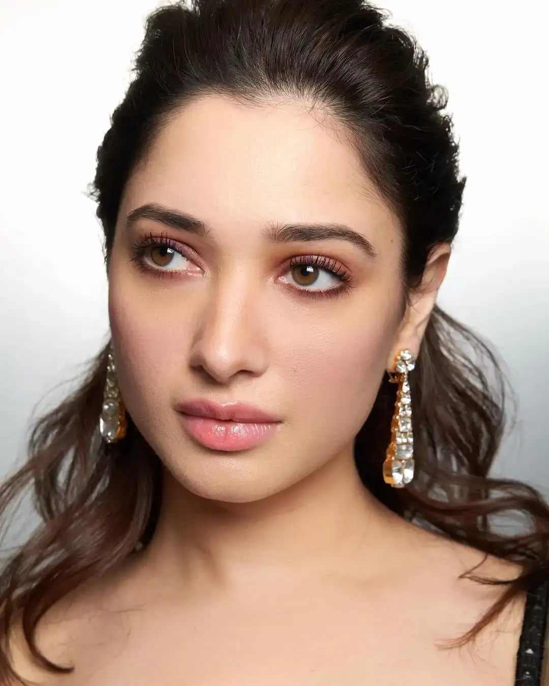 TAMANNAAH BHATIA STUNNING LOOKS IN LONG SLEEVELESS BLACK GOWN 3